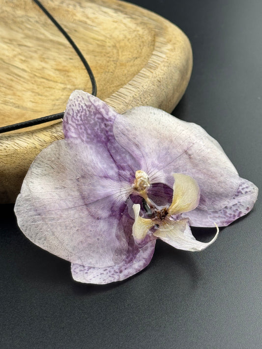 Echte Orchideenkette mit Lederband #600