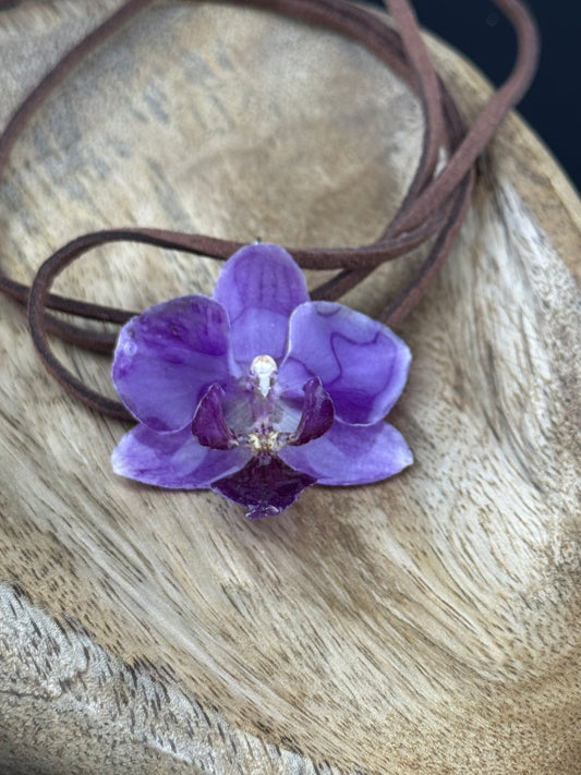 Echte Orchideenkette mit Lederband #602