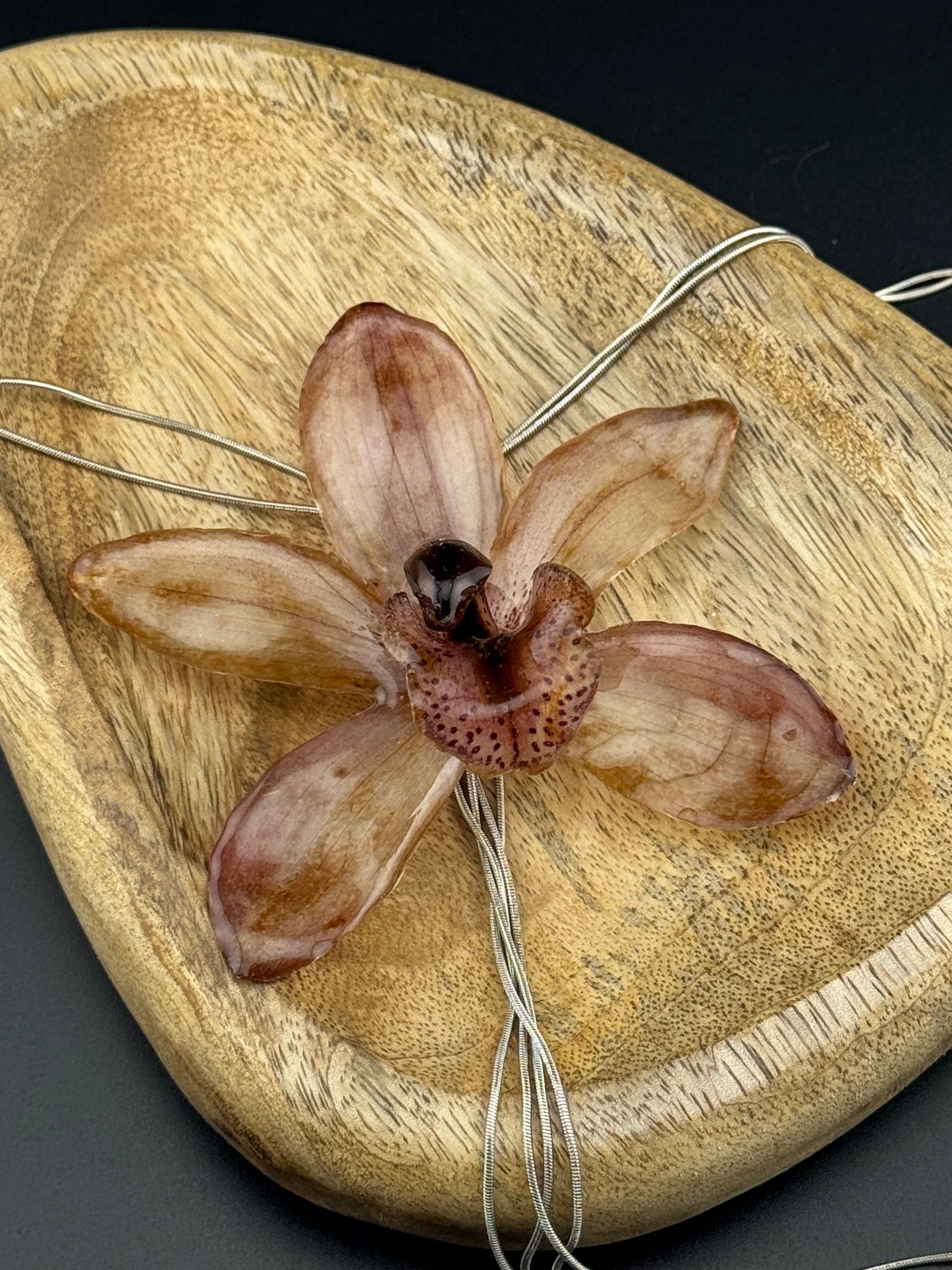 Echte Orchideenkette silberfarben, Position der Blüte ist verstellbar #603